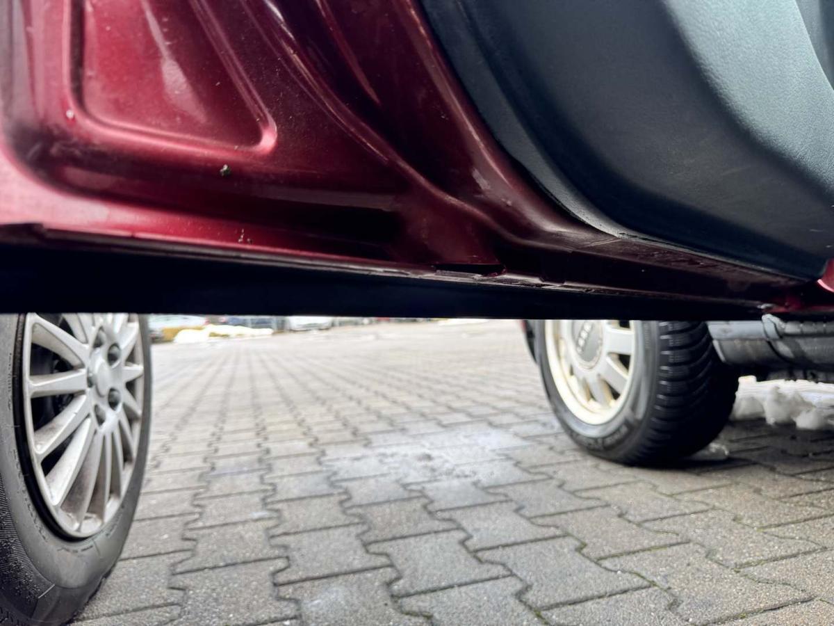 Audi A4 B5 original T&uuml;r vorn links LZ3L Hibiscusrot Rohbau Bj.1998